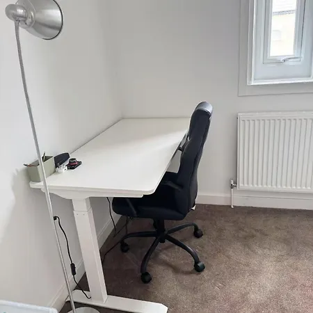 Luxurious 2 Bedroom House With Wifi Vendégház *