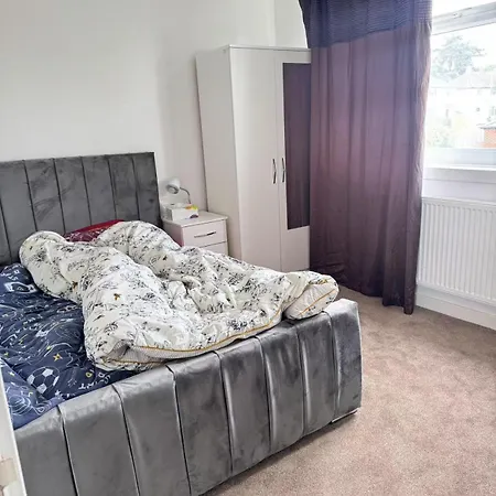 Luxurious 2 Bedroom House With Wifi *