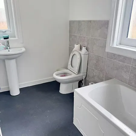 Luxurious 2 Bedroom House With Wifi *