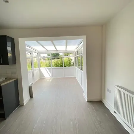 Guest house Luxurious 2 Bedroom House With Wifi